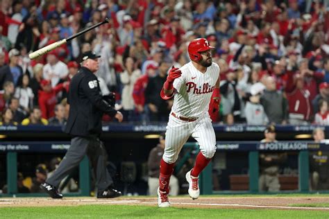Philadelphia Phillies Fans Amazed By Lead Off Home Run Hit By Kyle