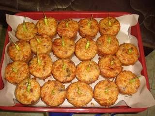 1 buah bawang bombai utuh 5 buah cengkih 2 batang daun bawang dan seledri 1 ruas kayu manis 1/2 sdt pala bubuk 1 buah wortel utuh, potong dua. Resep Membuat Tahu Fantasi Enak dan Gurih