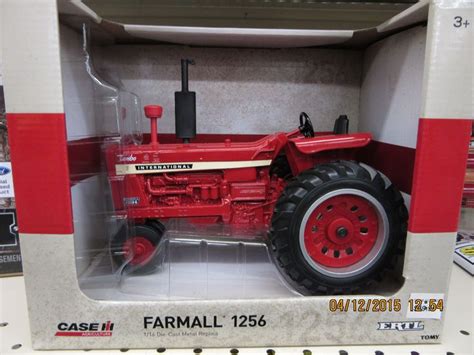 116th International 1256 Toy Tractor Construction Toys Farmall