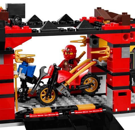 Lego Ninjago 70750 Pas Cher La Base Mobile Des Ninja