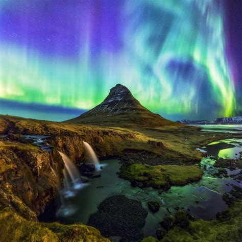 Stunning Aurora At Mount Kirkjufell In Iceland Aurora Boreal