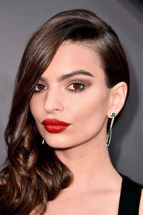 Ratajkowski Rarely Works A Red Lip Anymore But She Once Proved The