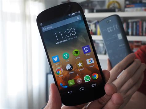 Yotaphone 2 An Android Smartphone With Two Displays Techdrive