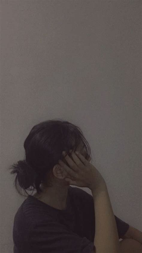 𝒜𝑒𝓈𝓉𝒽𝑒𝓉𝒾𝒸 𝑔𝒾𝓇𝓁 🪐 Blurred Aesthetic Girl Mirror Shot Face Aesthetic