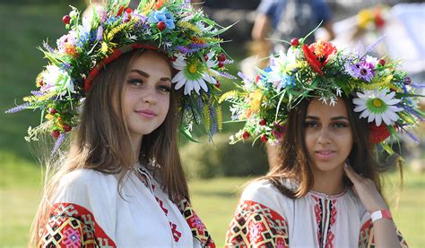 Tradisi Kepang Rambut Simbol Status Dan Kehormatan Perempuan Rusia