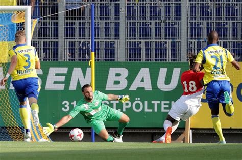 Ball goes out of play for a skn st polten goal kick. SKN St. Pölten verliert Test gegen Monaco - noe.ORF.at