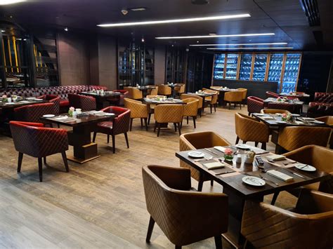 club lounge casual dining at jumeirah zabeel saray dubai