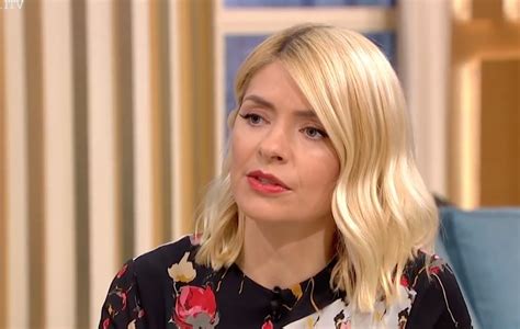 Holly Willoughby Gets A Telling Off Live On This Morning Entertainment Daily