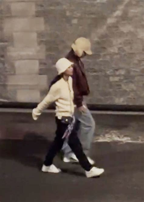 New Pop Super Couple BLACKPINK S Jennie And BTS S V Hold Hands In Paris After A Year Of Rumours