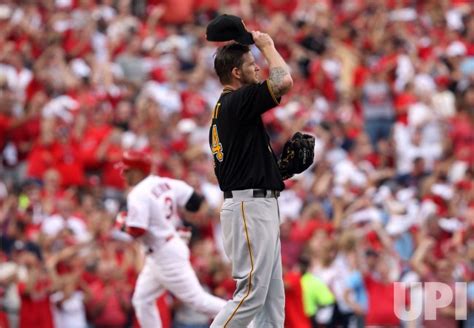 Photo Pittsburgh Pirates Vs St Louis Cardinals In Game 1 Of The Nlds