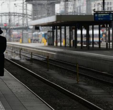 Maybe you would like to learn more about one of these? D-Bahn-Unternehmen-Gewerkschaften-Streiks: GDL bestreikt ...