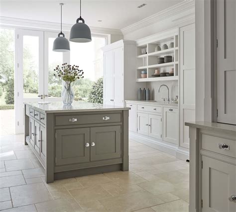 23 gorgeous kitchen designs featuring shaker cabinets. Grey Shaker Kitchen | Grey shaker kitchen, Modern shaker kitchen, White shaker kitchen