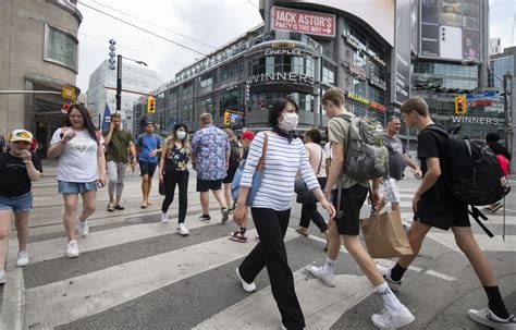 foot traffic in downtown toronto hits pandemic high as employees return to office the globe