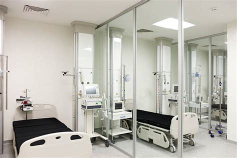 Isolation Room Hospital Stock Photos Pictures And Royalty Free Images