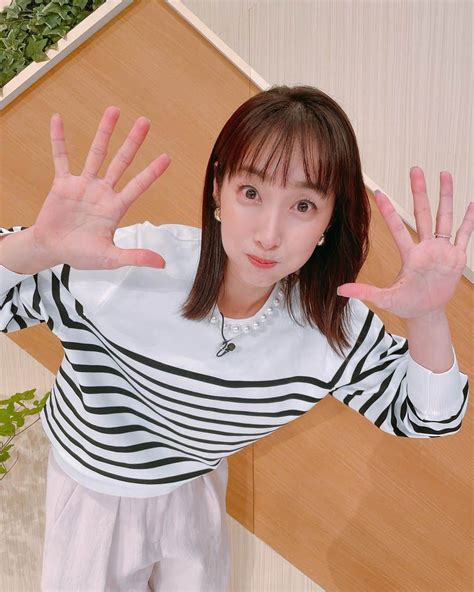 坂下千里子さんのインスタグラム写真 坂下千里子instagram「こんばんは！台風来てますねー。 台風情報に気をつけて皆様お過ごし下さい！ ポーズ 古めどんマイケル