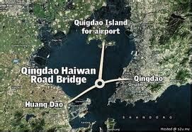 Seorang turis dibiarkan bertahan seumur hidup setelah panel kaca jembatan setinggi 330 kaki di china rusak akibat angin kencang. Info-Jambatan Terpanjang Di Dunia Milik Negara China ...