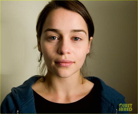 Emilia Clarke Goes Without Makeup In Facebook Photo Photo Emilia Clarke Photos Just