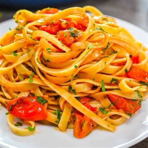 Fettuccine In Tomato Sauce Eat Something Vegan