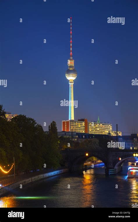 Fernsehturm Berlin At Night Hi Res Stock Photography And Images Alamy
