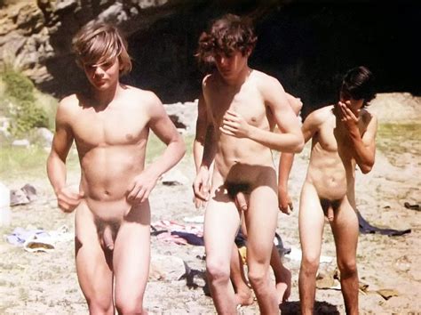 GAY MANS PLEASURE NAKED MEN ON THE BEACH