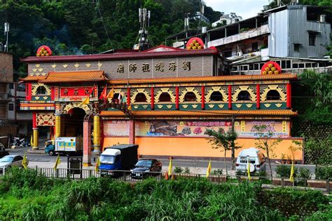 四姑娘山 (藏语： རི་བོ་སྐུ་བླའི།，藏语拼音：riwo gublai，威利：ri bo sku bla'i或. 【石碇】有求必應姑娘廟．深山美食九寮坡農莊 - 輕旅行