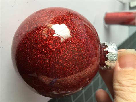 Amazingly Quick And Easy Glitter Ornaments Make