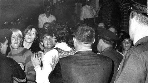 Cómo Los Disturbios De Stonewall Inspiraron Las Celebraciones Del