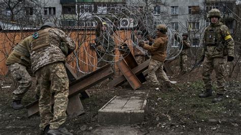 Ukraine Bakhmut Volodymyr Zelenskys Us Go To Pushes Front Line