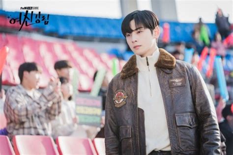 He is a member of the boy group astro and a former member of the project group s.o.u.l. 10 Harga Outer Kece Cha Eun Woo di True Beauty (Part 2)