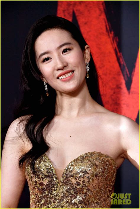 Mulans Yifei Liu Looks Like A True Disney Princess At La Premiere