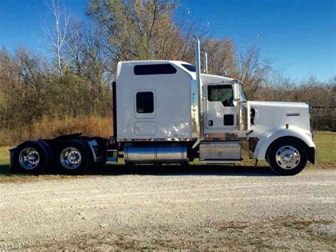 Kenworth W900 2006 Sleeper Semi Trucks