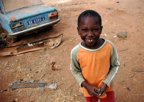 무료 이미지 사람들 소년 초상화 차량 더러운 어린이 웃고있는 가난 세네갈 필요해서 2100x1500