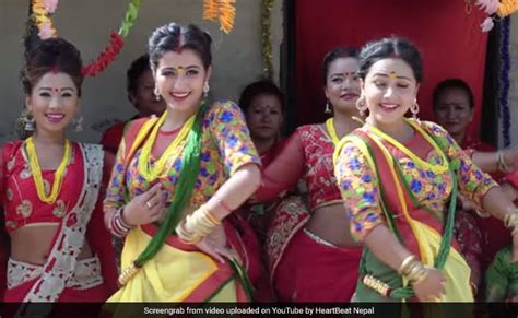teej dancing in sari photo of nepali girls