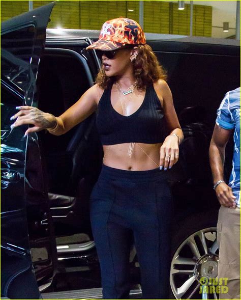 Rihanna Displays Her Amazing Body After Her Barbados Vacation Photo