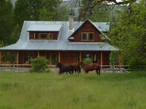 Cozy Farmhouse Cabins And Cottages House In The Woods Ranch House