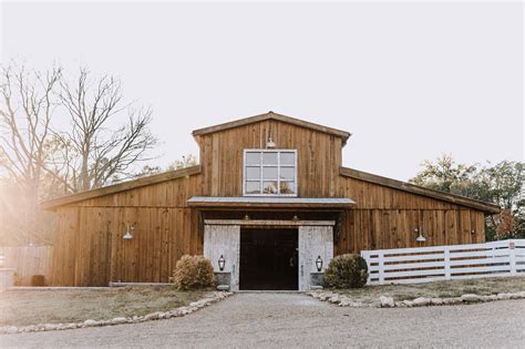 25 Breathtaking Barn Venues For Your Wedding Barn Venue Barn Vista