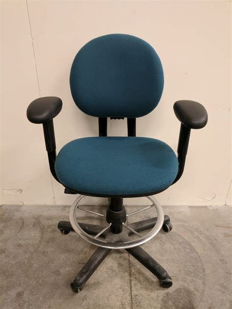 The eclipse task chair from pledge is a great all round office chair with a high level of features as standard. Teal Steelcase Low-Back Rolling Stool Task Chair | Madison ...