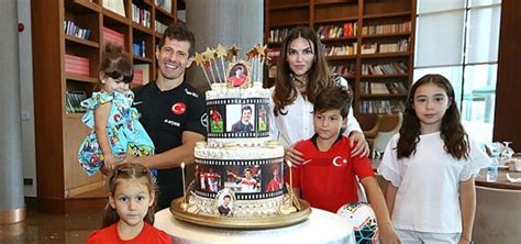 Dakikada gelişen kayserispor atağında selim'in sağ kanattan ceza sahasına doğru verdiği pasta sivasspor kalecisi korcan ömer hasan'dan. Kaptan Emre Belözoğlu'na tesislerde doğum günü sürprizi ...