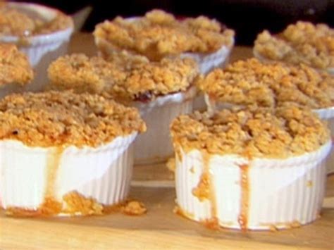 Image by paula deen via youtube. apple cobbler paula deen