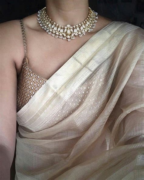 25 Stylish Plain Saree Looks To Inspire You 9 In 2020 Indian Saree Blouses Designs Indian