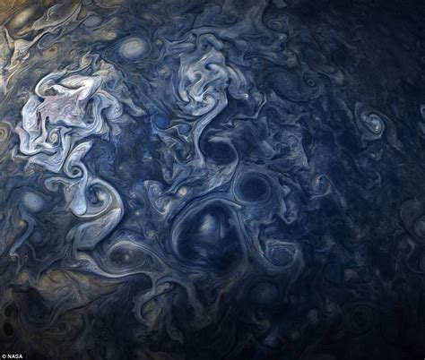 Nasas Juno Probe Captures Stunning Image Of Jupiter Daily Mail Online