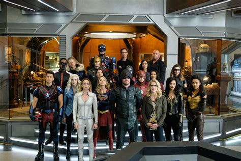 Dc Shows Crossover Sneak Peek And Photos From “crisis On Earth X” The Tv Addict