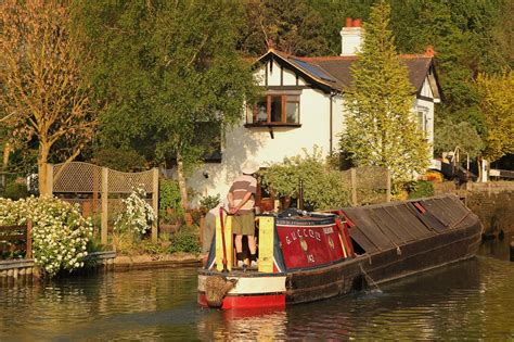 √ Birmingham Canal Boat Hire