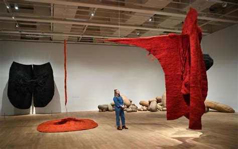 „the Times O Wystawie Abakanowicz W Tate Modern Fascynująca I