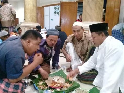 Tradisi Megibung Di Kampung Islam Kepaon Denpasar Tradisi Warisan