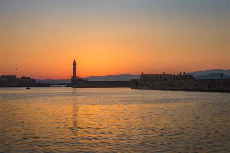 Darkness Falls On The Lighthouse The Lighthouse At Chania Flickr