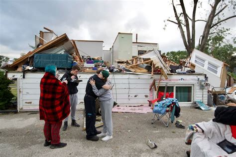Tornado Touches Down In Chicago Suburb Five In Hospital Wsj