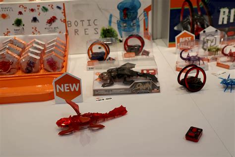 Hexbug At Toy Fair 2020 The Junk Bots Arrive On Earth The Nerdy