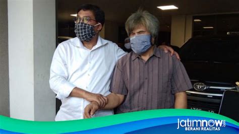 Bantuan Dari Machfud Arifin Untuk Tukang Pijat Tuna Netra Di Surabaya