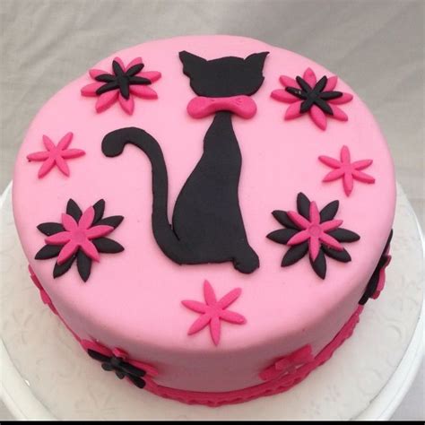 We've got the perfect cat birthday cakes and gifts to celebrate your kitty's special day. Cat themed cake (With images) | Birthday cake for cat, Cat cake, Animal cakes